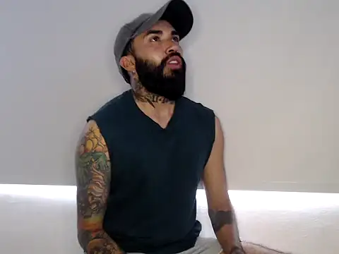 Snapshot of transgenderboy chatting on May 28, 4:46 pm transgenderboy online show from May 28, 4:46 pm