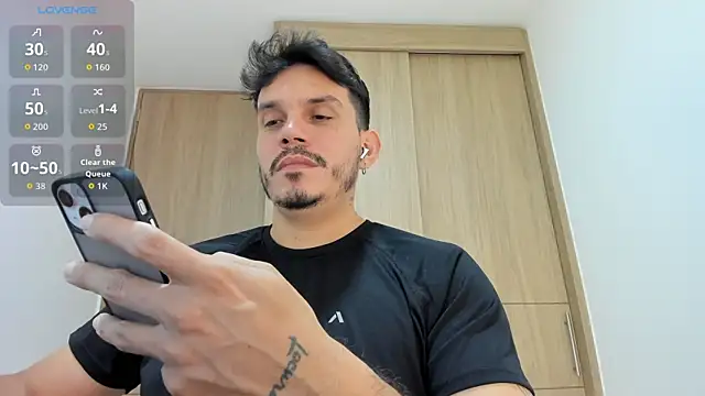 Snapshot of alejandro_stark chatting on October 29, 4:00 am alejandro stark online show from October 29, 4:00 am