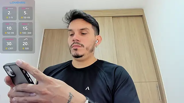 Snapshot of alejandro_stark chatting on October 28, 3:55 pm alejandro stark online show from October 28, 3:55 pm