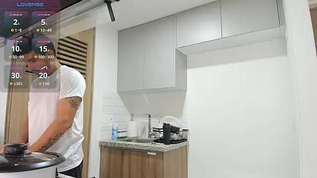 Snapshot of alejandro_stark chatting on September 17, 3:14 pm alejandro stark online show from September 17, 3:14 pm