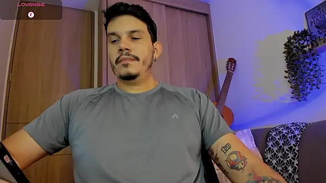 Snapshot of alejandro_stark chatting on July 6, 10:44 am alejandro stark online show from July 6, 10:44 am