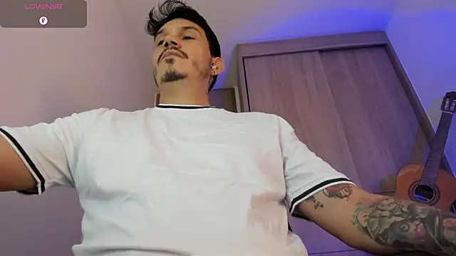 alejandro stark online show from May 3, 9:29 pm