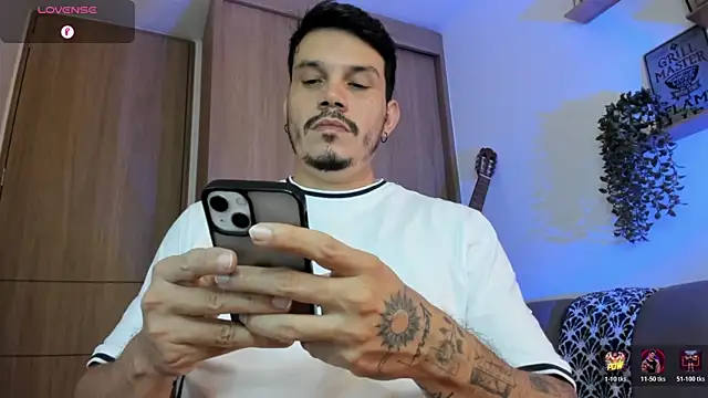 Snapshot of alejandro_stark chatting on July 3, 10:44 am alejandro stark online show from July 3, 10:44 am