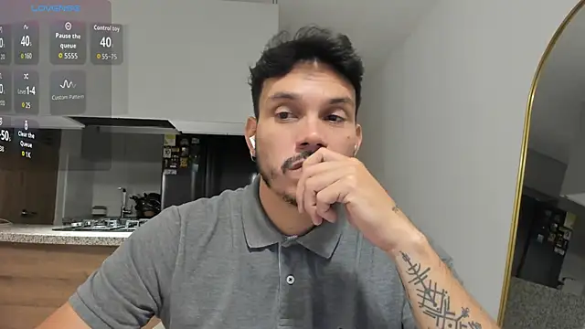 Snapshot of alejandro_stark chatting on October 11, 4:35 am alejandro stark online show from October 11, 4:35 am