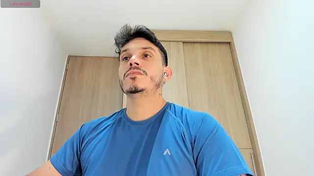 Snapshot of alejandro_stark chatting on October 27, 1:39 am alejandro stark online show from October 27, 1:39 am