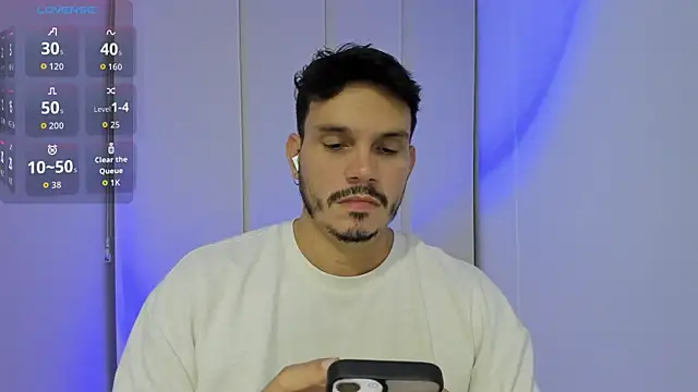 Snapshot of alejandro_stark chatting on October 10, 4:35 am alejandro stark online show from October 10, 4:35 am