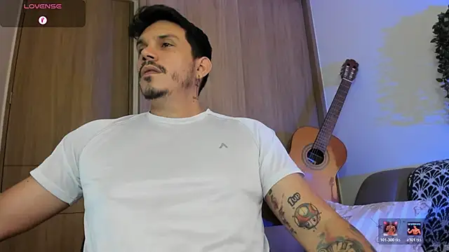 Snapshot of alejandro_stark chatting on June 7, 1:00 am alejandro stark online show from June 7, 1:00 am