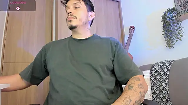Snapshot of alejandro_stark chatting on July 1, 2:39 pm alejandro stark online show from July 1, 2:39 pm