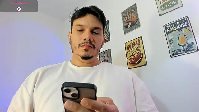 Snapshot of alejandro_stark chatting on February 3, 12:43 pm alejandro stark online show from February 3, 12:43 pm