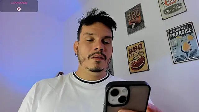 Snapshot of alejandro_stark chatting on March 4, 10:45 am alejandro stark online show from March 4, 10:45 am