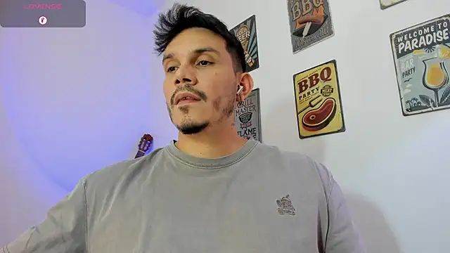 Snapshot of alejandro_stark chatting on February 5, 2:51 am alejandro stark online show from February 5, 2:51 am