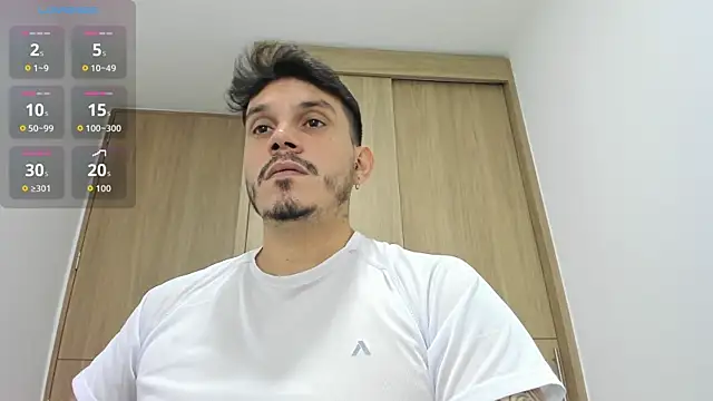 Snapshot of alejandro_stark chatting on October 25, 10:10 pm alejandro stark online show from October 25, 10:10 pm