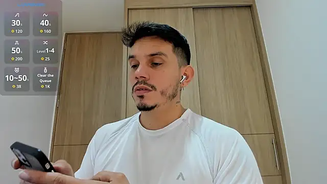 Snapshot of alejandro_stark chatting on November 8, 10:13 pm alejandro stark online show from November 8, 10:13 pm