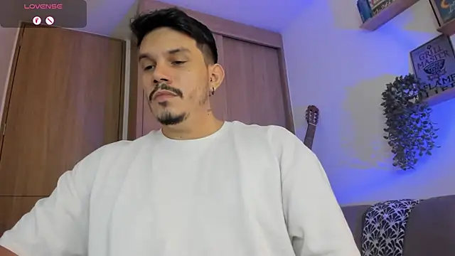 Snapshot of alejandro_stark chatting on July 19, 1:19 pm alejandro stark online show from July 19, 1:19 pm