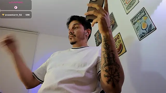 Snapshot of alejandro_stark chatting on February 2, 11:37 pm alejandro stark online show from February 2, 11:37 pm