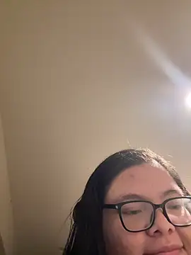 LiverandBrat77 online show from December 16, 1:54 am