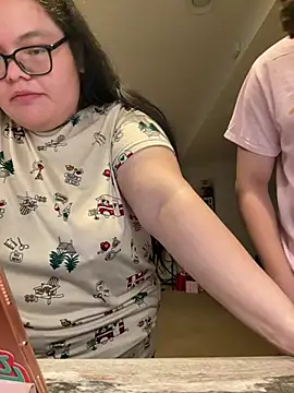 LiverandBrat77 online show from April 11, 11:30 pm