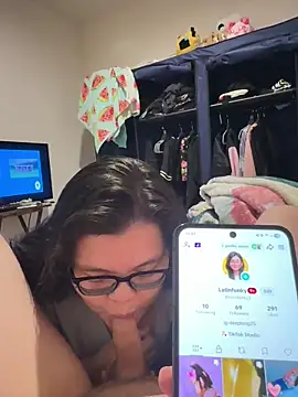 LiverandBrat77 online show from March 23, 2:44 am