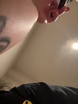 LiverandBrat77 online show from April 26, 1:03 am