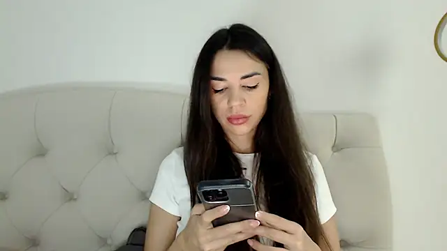 Snapshot of Mika_Gold chatting on November 23, 11:31 am Mika Gold online show from November 23, 11:31 am