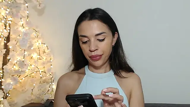 Snapshot of Mika_Gold chatting on October 12, 10:16 am Mika Gold online show from October 12, 10:16 am