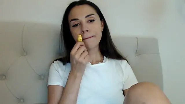 Snapshot of Mika_Gold chatting on October 28, 7:57 pm Mika Gold online show from October 28, 7:57 pm