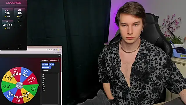 Snapshot of Vincent_Strong chatting on November 8, 8:40 am Vincent Strong online show from November 8, 8:40 am