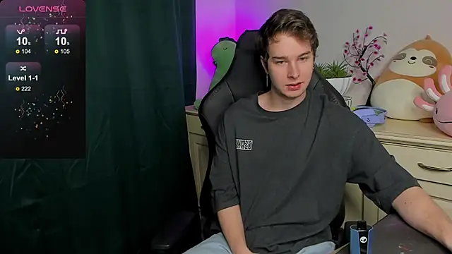 Snapshot of Vincent_Strong chatting on September 14, 8:15 am Vincent Strong online show from September 14, 8:15 am