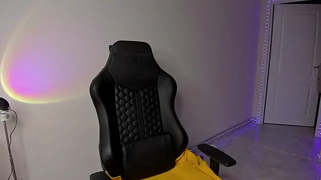 Snapshot of Vincent_Strong chatting on March 2, 1:26 am Vincent Strong online show from March 2, 1:26 am