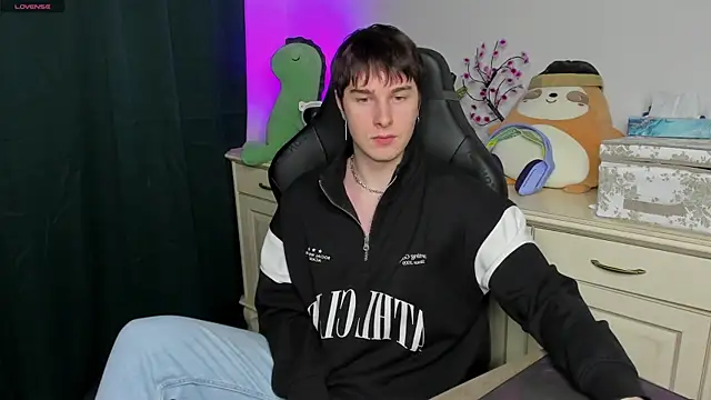 Vincent Strong online show from February 8, 5:54 pm