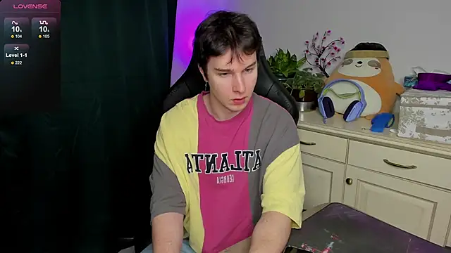 Vincent Strong online show from February 6, 7:37 am