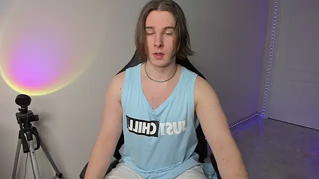 Snapshot of Vincent_Strong chatting on February 21, 9:56 am Vincent Strong online show from February 21, 9:56 am