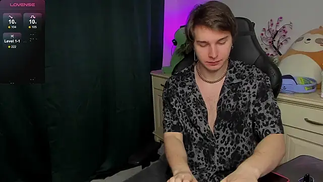 Snapshot of Vincent_Strong chatting on October 26, 8:48 am Vincent Strong online show from October 26, 8:48 am