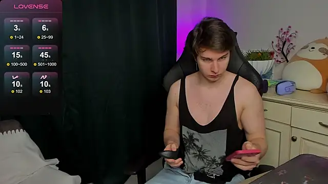 Snapshot of Vincent_Strong chatting on October 5, 8:05 am Vincent Strong online show from October 5, 8:05 am