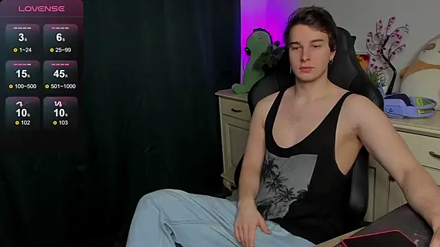 Snapshot of Vincent_Strong chatting on October 11, 8:15 am Vincent Strong online show from October 11, 8:15 am