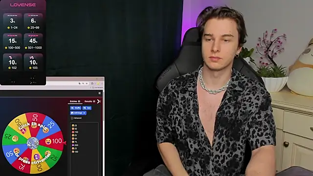 Snapshot of Vincent_Strong chatting on November 16, 9:03 am Vincent Strong online show from November 16, 9:03 am