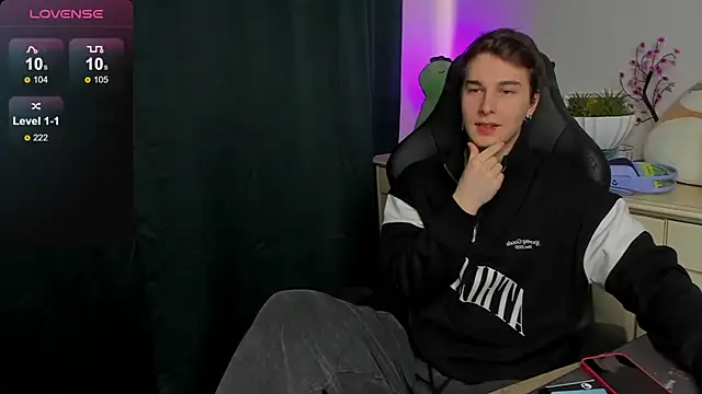 Snapshot of Vincent_Strong chatting on September 29, 12:55 pm Vincent Strong online show from September 29, 12:55 pm