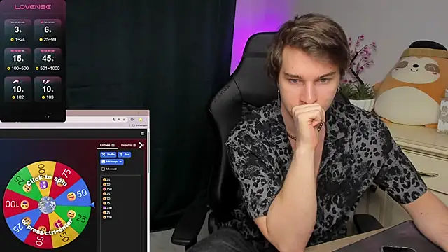 Snapshot of Vincent_Strong chatting on November 19, 8:14 am Vincent Strong online show from November 19, 8:14 am