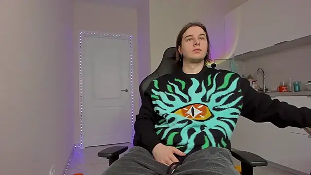 Snapshot of Vincent_Strong chatting on February 26, 7:45 am Vincent Strong online show from February 26, 7:45 am