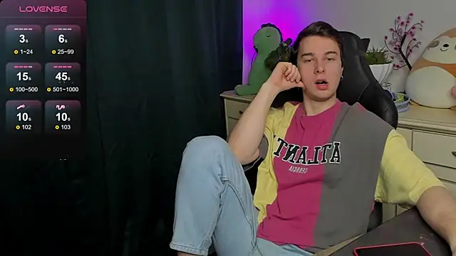 Snapshot of Vincent_Strong chatting on September 20, 8:30 am Vincent Strong online show from September 20, 8:30 am