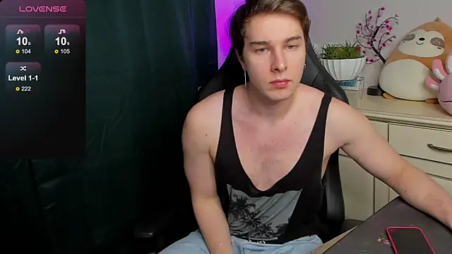 Snapshot of Vincent_Strong chatting on September 17, 8:16 am Vincent Strong online show from September 17, 8:16 am