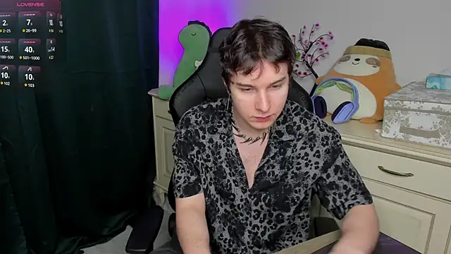 Vincent Strong online show from February 11, 7:41 am