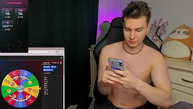 Snapshot of Vincent_Strong chatting on November 22, 8:57 am Vincent Strong online show from November 22, 8:57 am