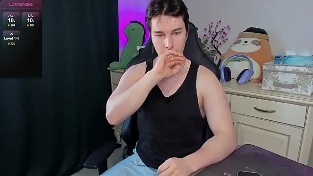 Vincent Strong online show from February 1, 8:45 am