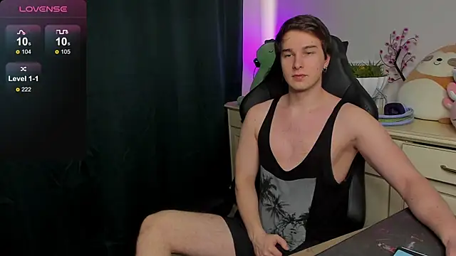 Snapshot of Vincent_Strong chatting on September 28, 12:12 pm Vincent Strong online show from September 28, 12:12 pm