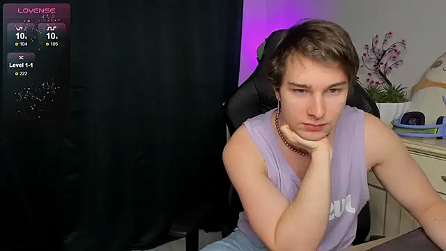 Snapshot of Vincent_Strong chatting on November 10, 8:08 am Vincent Strong online show from November 10, 8:08 am