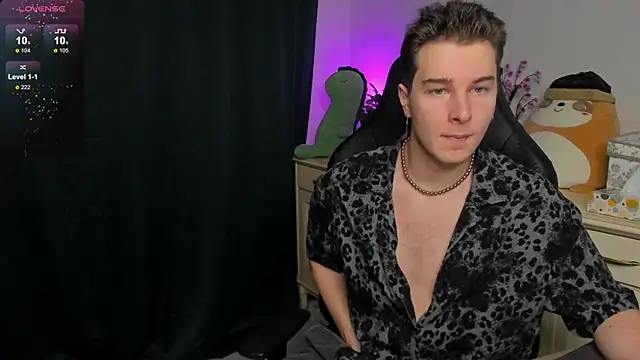 Vincent Strong online show from December 4, 3:38 am