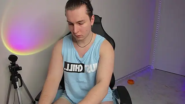 Snapshot of Vincent_Strong chatting on February 16, 7:37 am Vincent Strong online show from February 16, 7:37 am