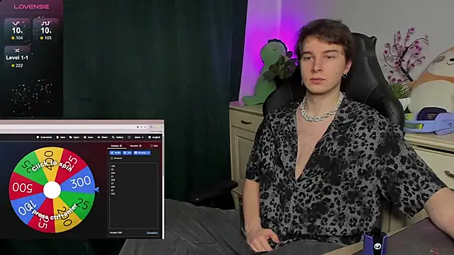 Snapshot of Vincent_Strong chatting on October 19, 9:45 am Vincent Strong online show from October 19, 9:45 am