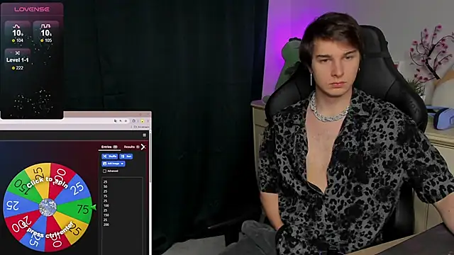 Snapshot of Vincent_Strong chatting on November 3, 9:24 am Vincent Strong online show from November 3, 9:24 am